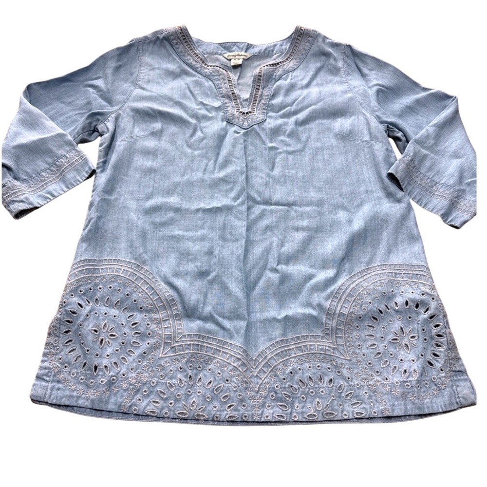 Tommy Bahama Blue Eyelet Tunic Top Womens Size M 100% Tencel Coastal
Casual Chic